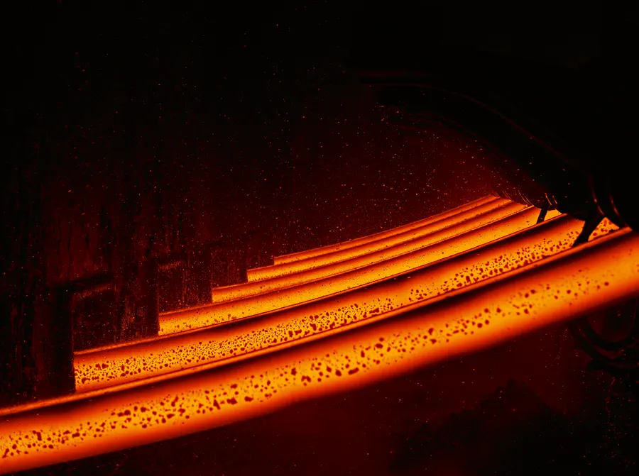 Glowing copper rod travelling the run-out table